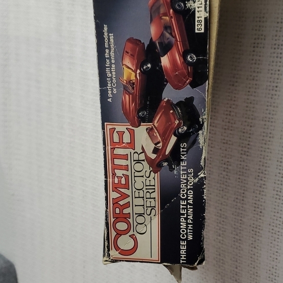 Corvette Vintage Collector Series 3 Separate Model Cars Kits (57, 75 & 8… - Picture 5 of 15